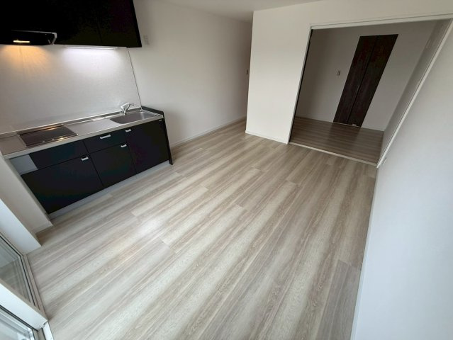 ソレイユビセレクト法蓮町Ⅳの居間・リビング