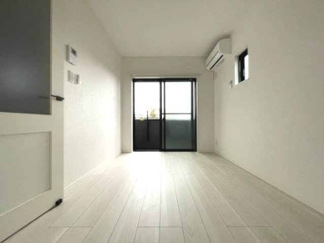 川崎市多摩区三田２丁目のアパートの居間・リビング