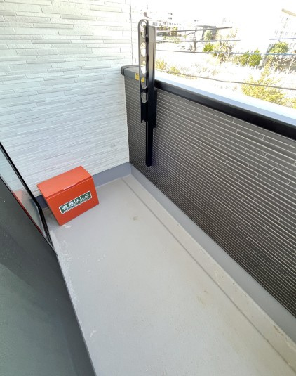 川崎市多摩区三田２丁目のアパートのバルコニー