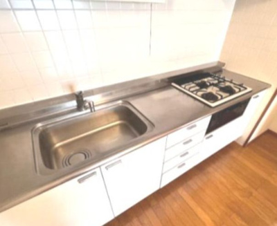 【キッチン】 | EASEHOUSE | コンパクトなキッチンで掃除もラクラク