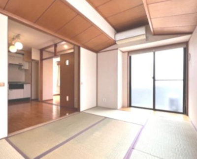 【内装】 | EASEHOUSE | 明るい色調の室内です