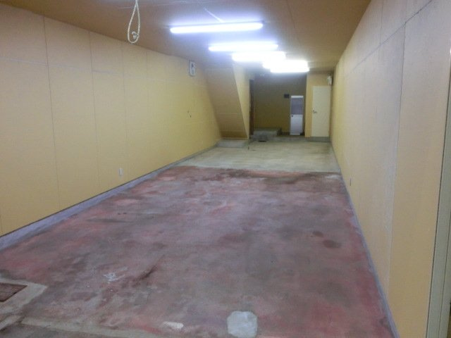 昭和町２階建店舗の内装