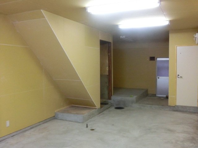 昭和町２階建店舗の内装