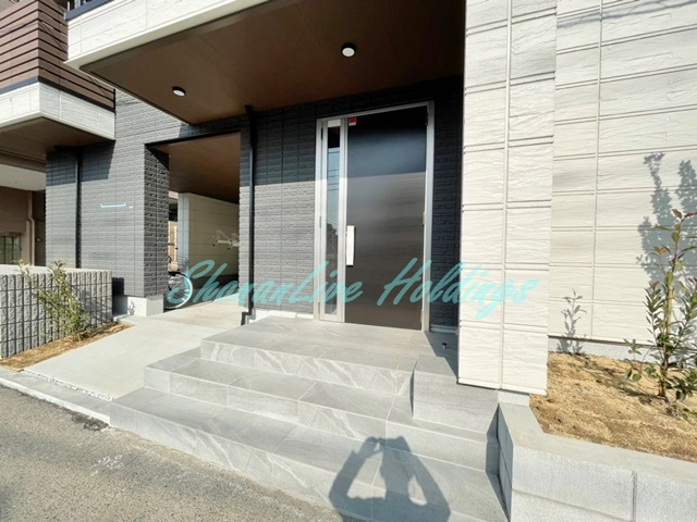 茅ヶ崎市小和田２丁目の賃貸マンションのエントランス