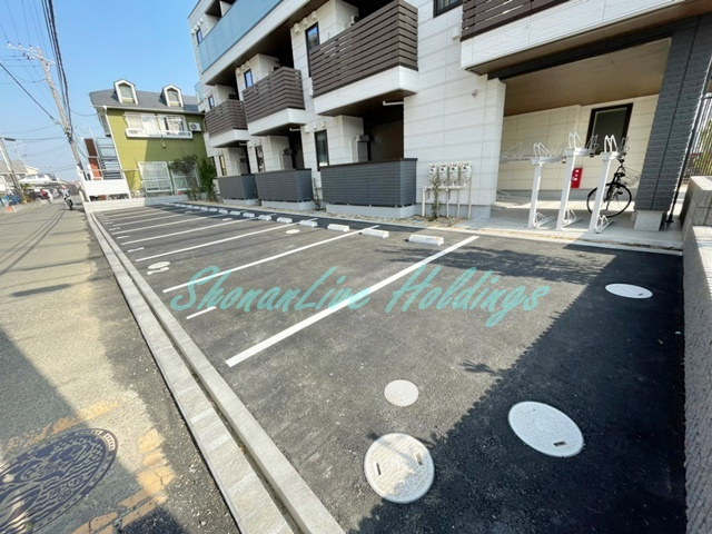 茅ヶ崎市小和田２丁目の賃貸マンションの駐車場