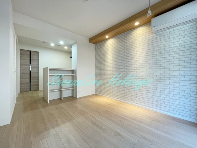 茅ヶ崎市小和田２丁目の賃貸マンションの居間・リビング