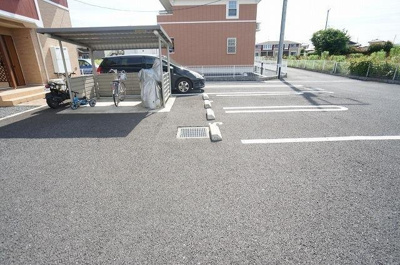 【駐車場】 | シャトーハイツＡ | 駐車場があるので、車を買う予定の方も安心です