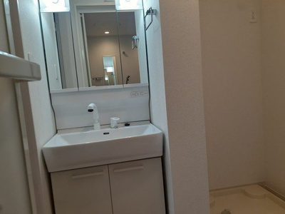 【洗面所】 | アルコバレーノⅠ | ゆったりとスペースのある洗面所