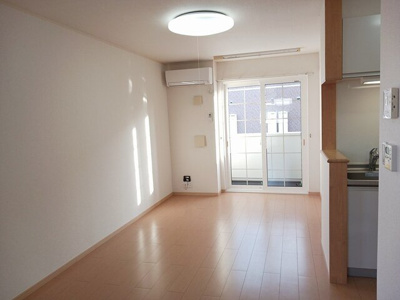 【居間・リビング】 | サン・カレントＢ | ゆったり過ごせるリビングです