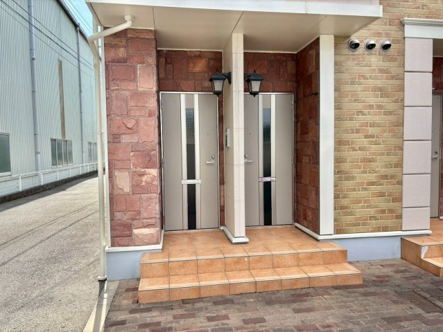 ハウスUOE　Ⅰのエントランス