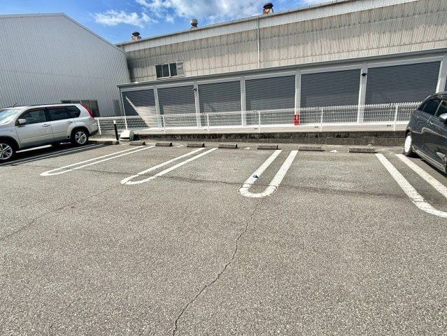 ハウスUOE　Ⅰの駐車場