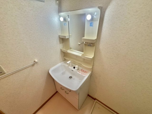 ハウスUOE　Ⅰの独立洗面台