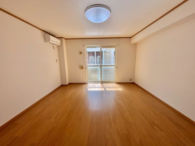 ハウスUOE　Ⅰの洋室