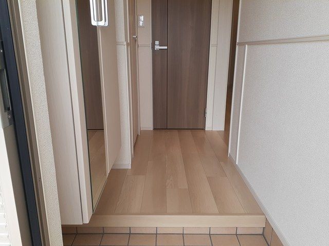 ドミール武生の玄関