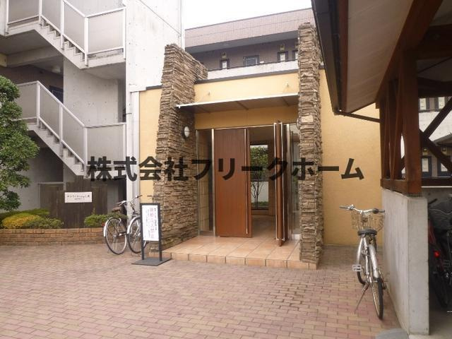 三鷹市牟礼５丁目の賃貸マンションのエントランス