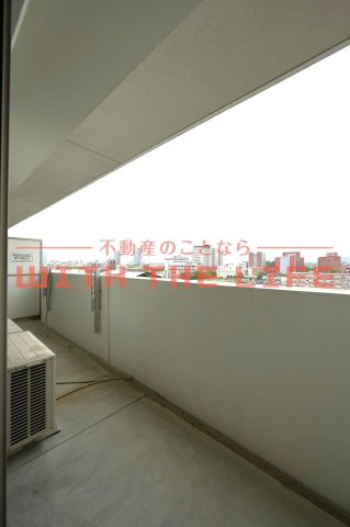 エトランゼ東櫛原15【キャッシュバック対象物件】のバルコニー|居間です