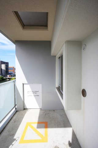 サヴォイ博多エレメンツ　7階のバルコニー|別号室のものになります。現状優先。