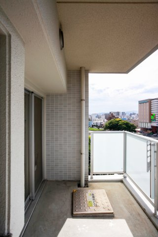 サヴォイ博多エレメンツ　7階のバルコニー|別号室のものになります。現状優先。