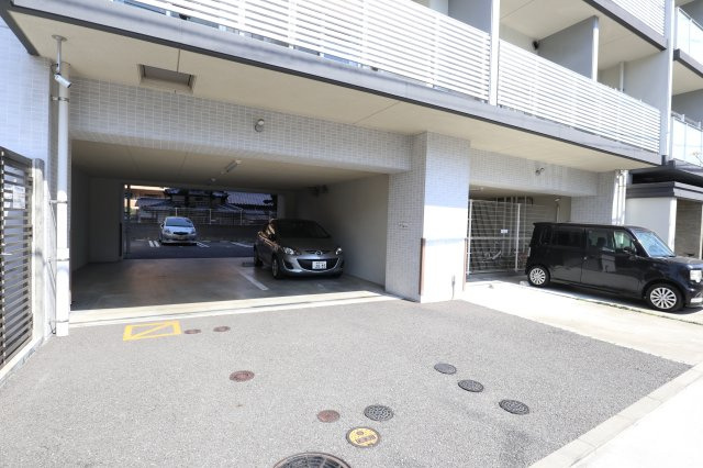 サヴォイ博多エレメンツ　7階の駐車場