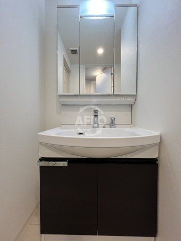 ディームス新大阪の独立洗面台|Dimus新大阪　洗面台