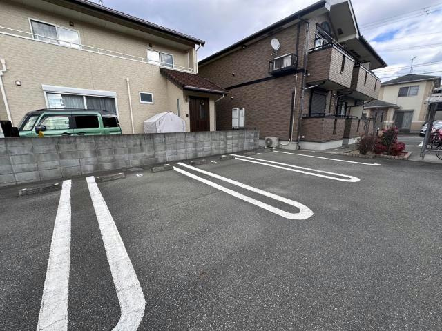 シルバーライニングBの駐車場