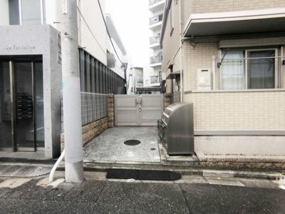 【エントランス】 | ジリアーティ