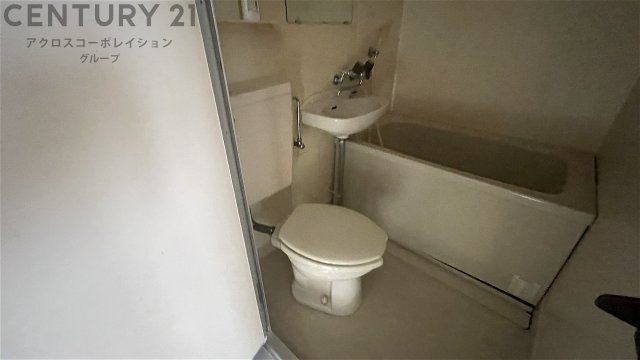 浴室内にトイレがあります！