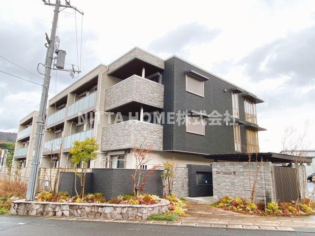 シャーメゾン雅の展望|駐車場入り口にはチェーンゲート付！