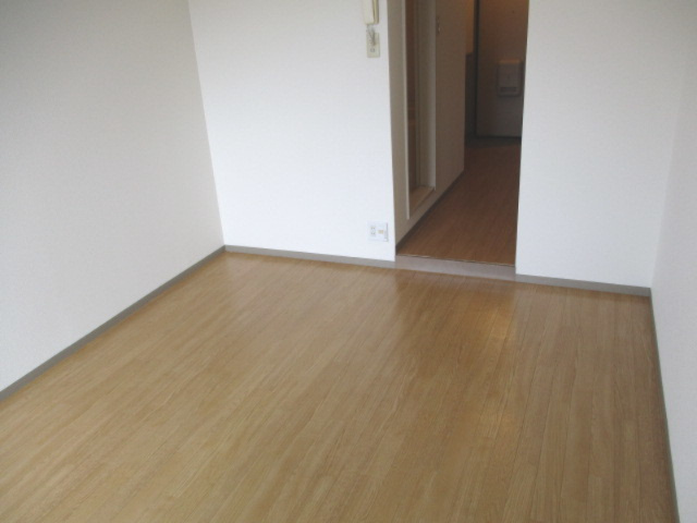 【居間・リビング】 | クローバーハイム | きれいなお部屋です