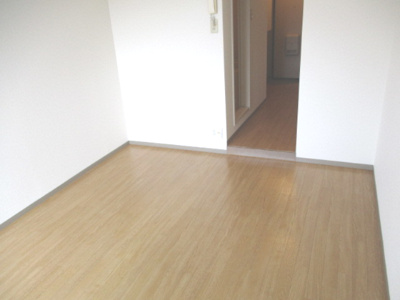 【居間・リビング】 | クローバーハイム | きれいなお部屋です