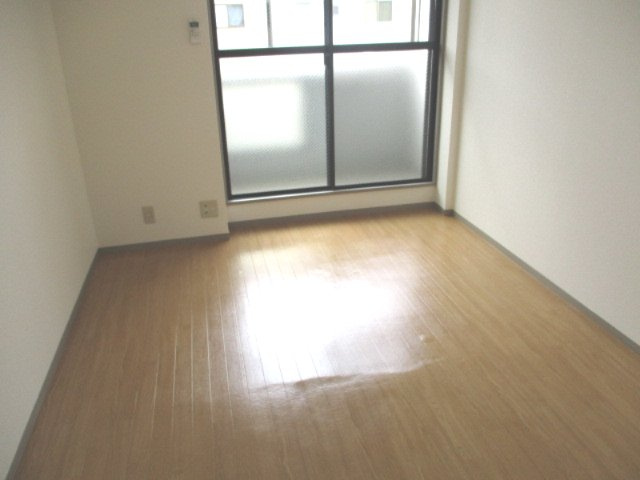 【居間・リビング】 | クローバーハイム | きれいなお部屋です