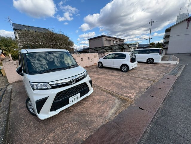 今市町戸建の駐車場