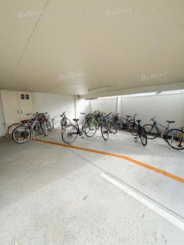 エトランゼ東櫛原15のその他共用部分|駐輪場に自転車も停められます♪
