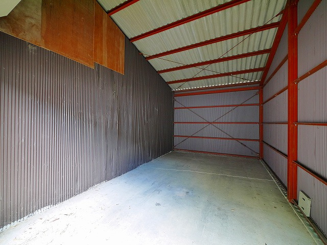 矢田倉庫の内装