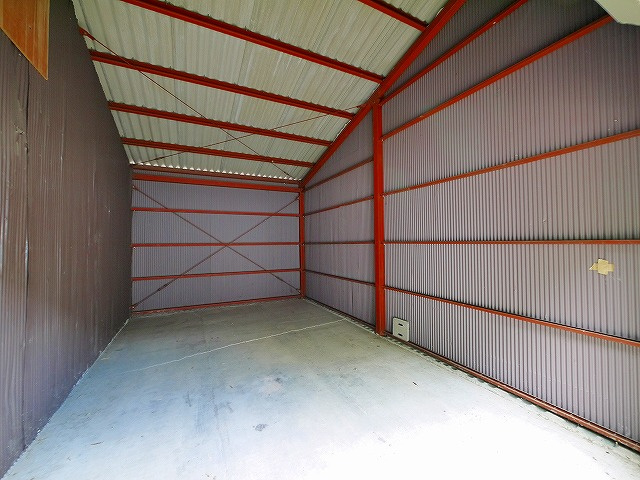 矢田倉庫の内装