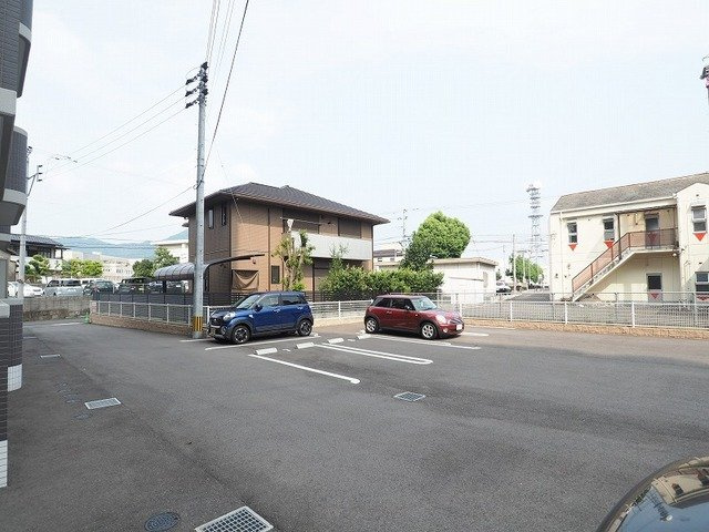 【駐車場】 | ベーシック・グローブ | 駐車場に車を止められます
