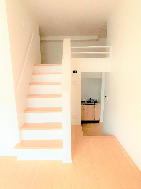 R & APARTMENT 01(アールアンドアパートメント　ゼロワン)の居間・リビング