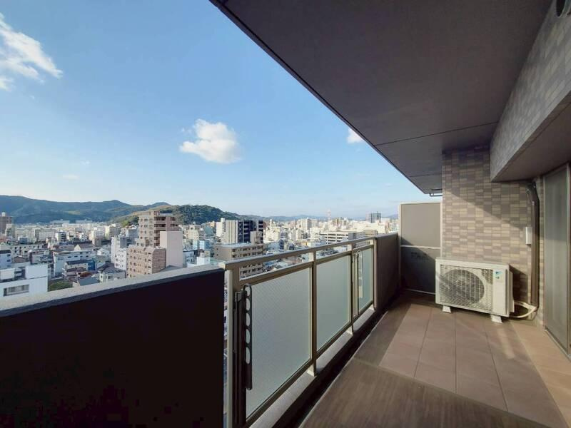 ロイヤルガーデンはりまや町のバルコニー