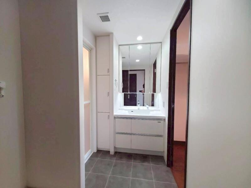 ロイヤルガーデンはりまや町の洗面所