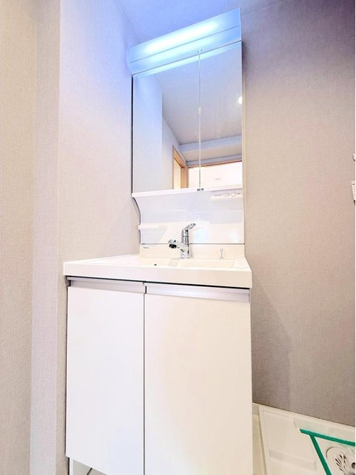 成増シティハウスの独立洗面台|朝の支度にも助かる、独立の洗髪洗面化粧台