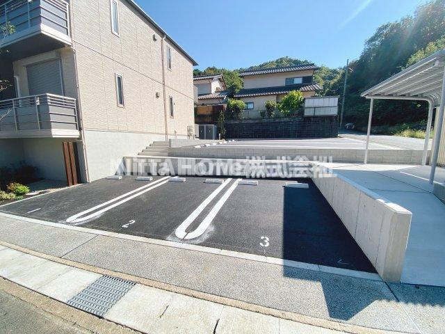 ボヌールⅡの駐車場|敷地内に駐車場も完備!(^^)!