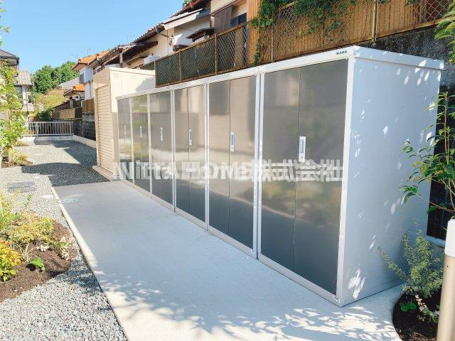 ボヌールⅡのエントランス|外部トランクは無料で使用OK★