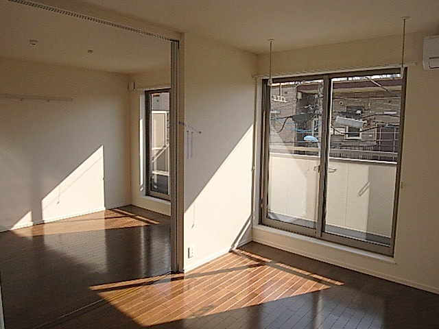 ルーチェ荻窪の居間・リビング|★日当たりの良い居室です★