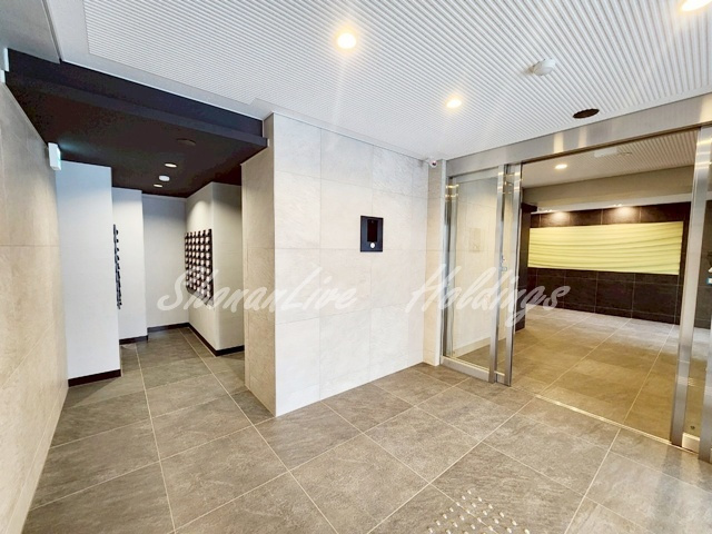 平塚市八千代町の賃貸マンションのエントランス|清潔感のあるエントランスです♪