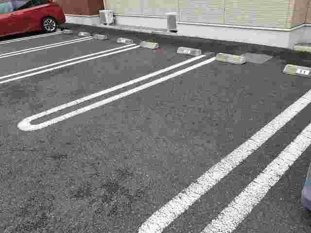 プラシードⅢ番館の駐車場