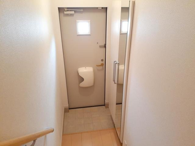 プラシードⅢ番館の玄関