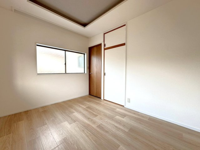 令和８年２月リフォーム済み◆東西線「石田」駅徒歩１５分◆南向きのピカピカ４ＬＤＫ◆伏見区醍醐岸ノ上町の洋室|洋室