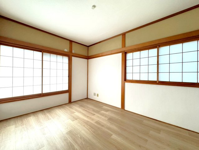 令和８年２月リフォーム済み◆東西線「石田」駅徒歩１５分◆南向きのピカピカ４ＬＤＫ◆伏見区醍醐岸ノ上町の洋室|洋室