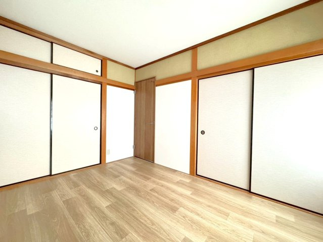 令和８年２月リフォーム済み◆東西線「石田」駅徒歩１５分◆南向きのピカピカ４ＬＤＫ◆伏見区醍醐岸ノ上町の洋室|洋室