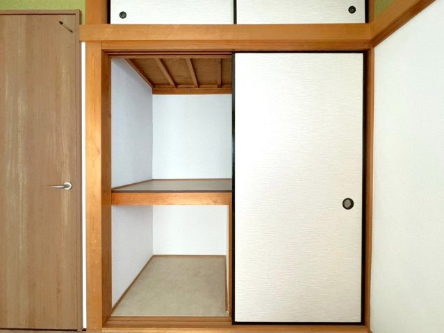 令和８年２月リフォーム済み◆東西線「石田」駅徒歩１５分◆南向きのピカピカ４ＬＤＫ◆伏見区醍醐岸ノ上町の洋室|収納